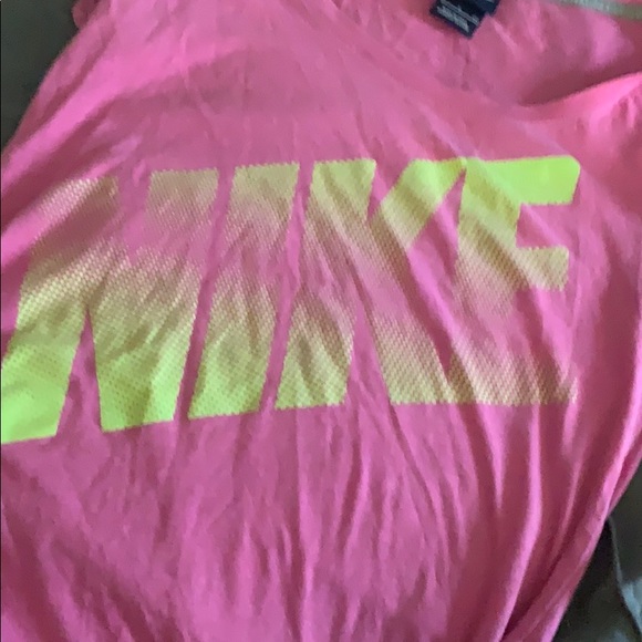 Nike tee - Picture 3 of 3